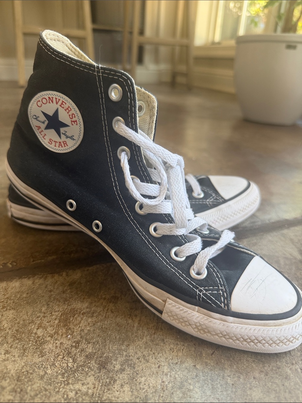 Converse women’s 9.5 Chuck Taylor Black High-Top Sneakers
